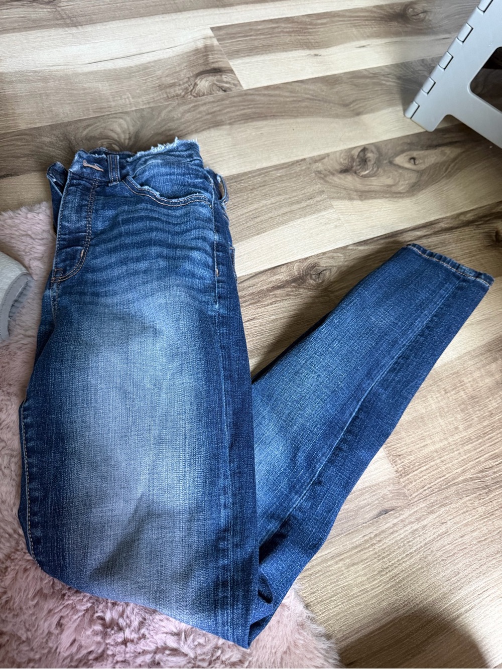 BKE Women's Distressed Medium Blue Skinny Jeans